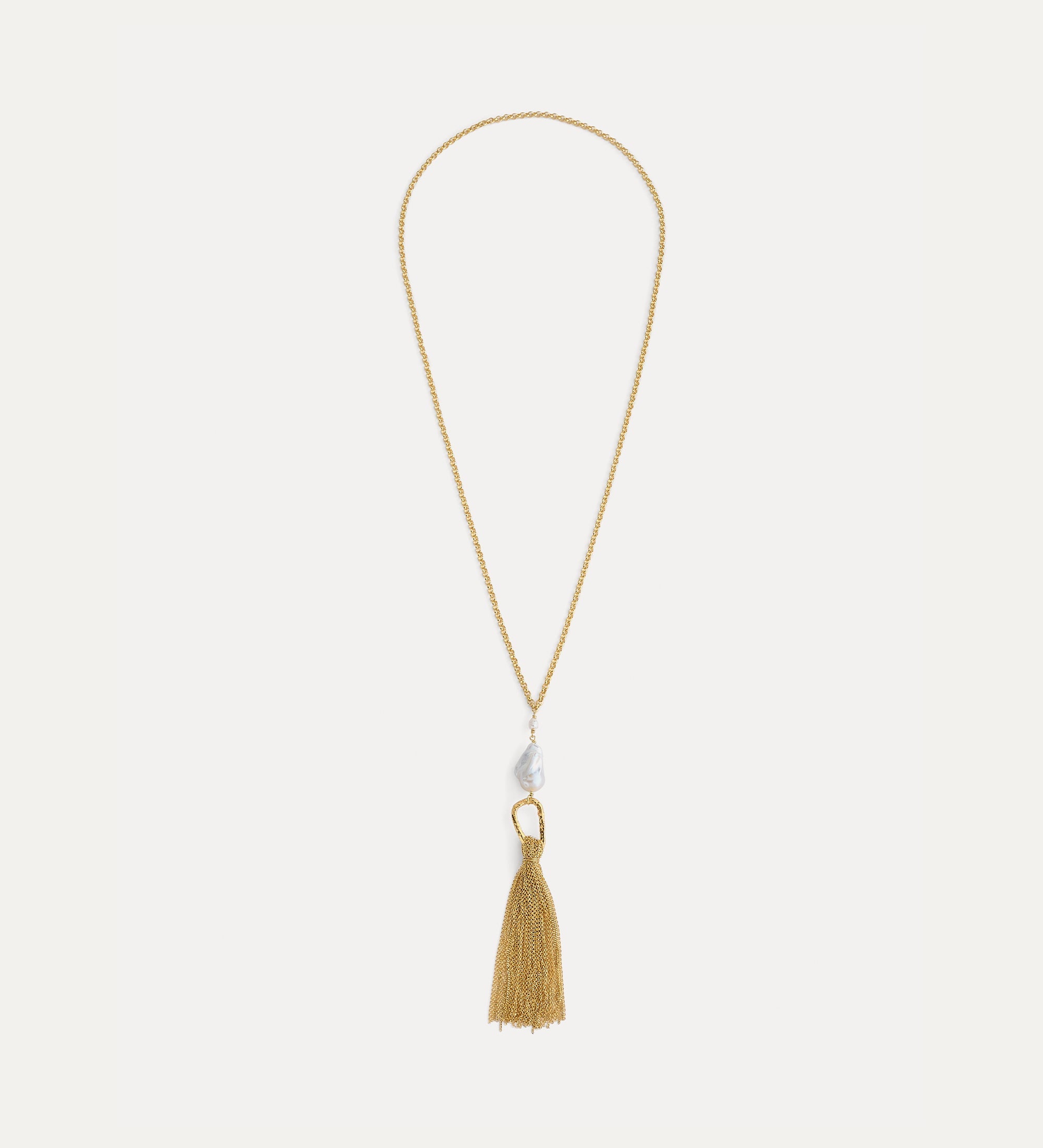 sculptural necklace with pretty fringing and a pearl detail oro