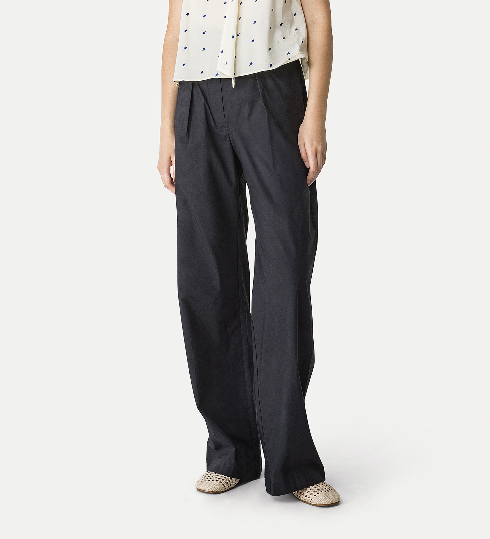 pleated trousers blue
