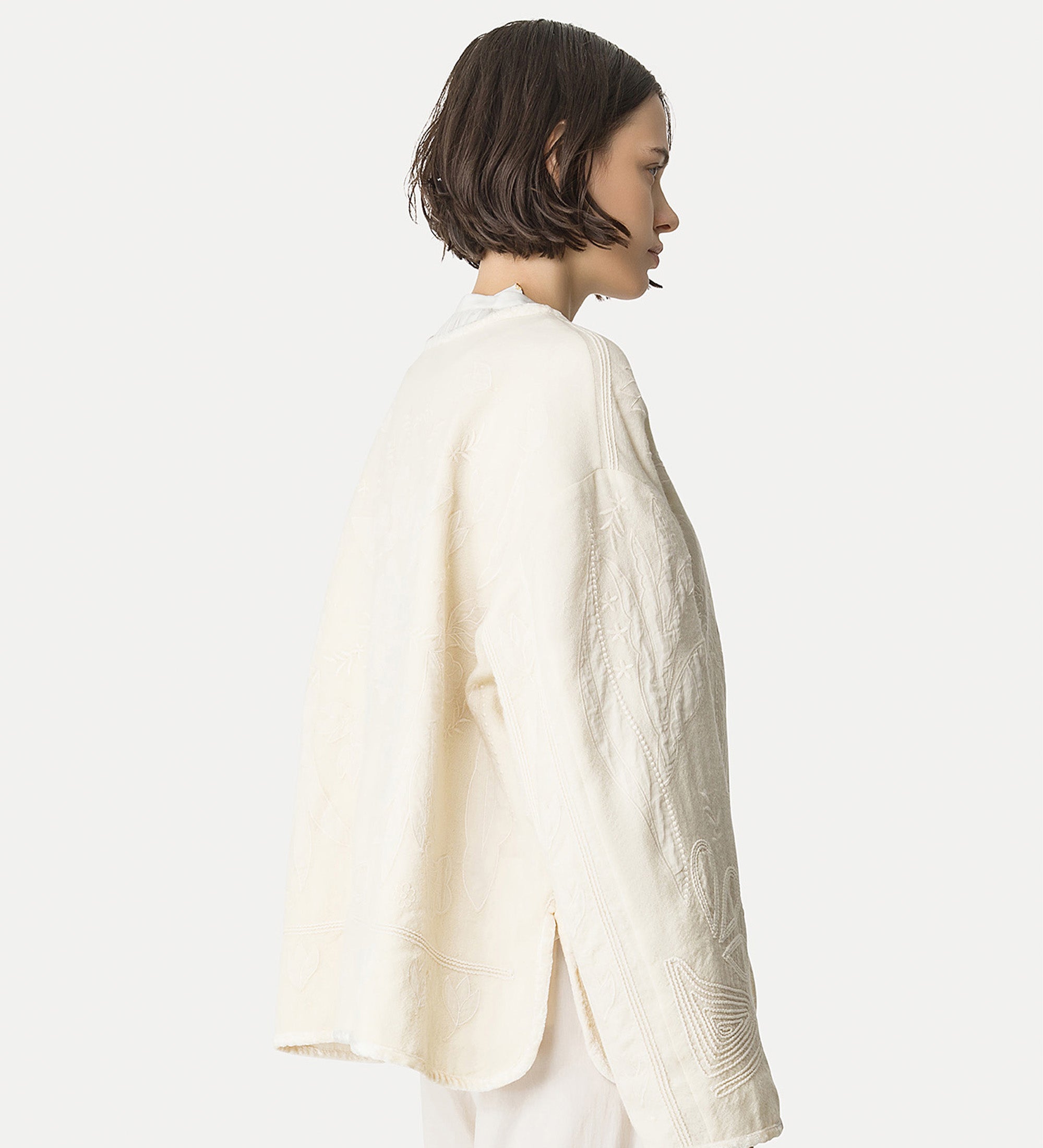embroidered blouson “iris velvet” white