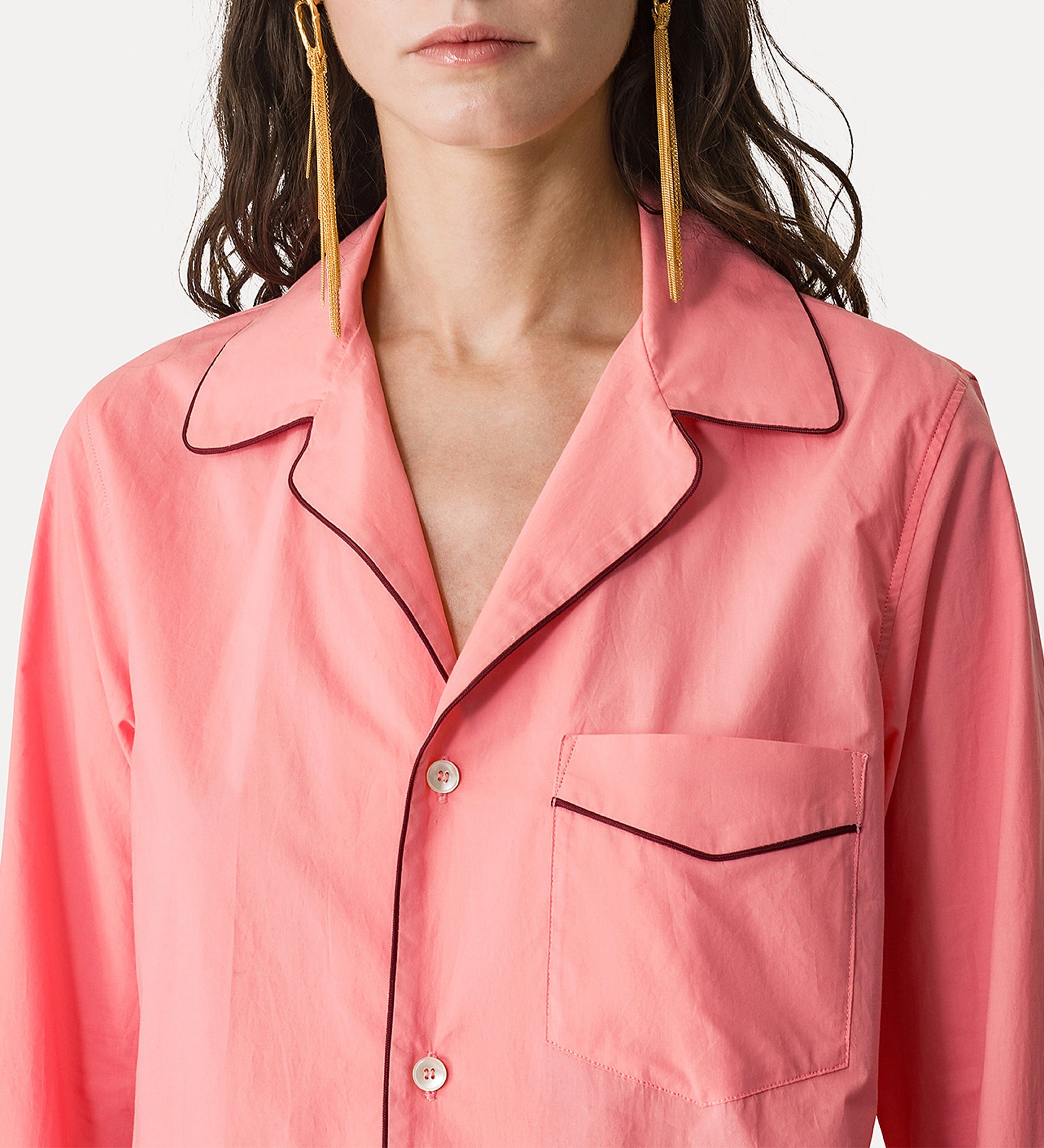 casual chic shirt kiss