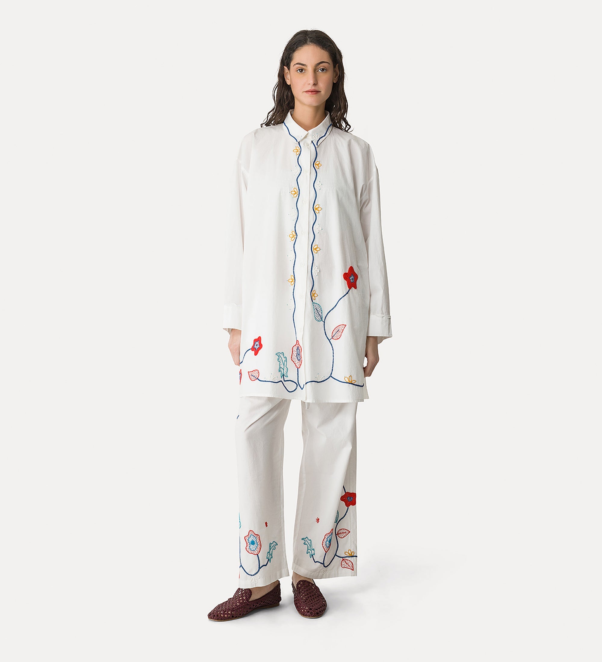 poplin trousers with “broderie en rêve” embroidery crystal