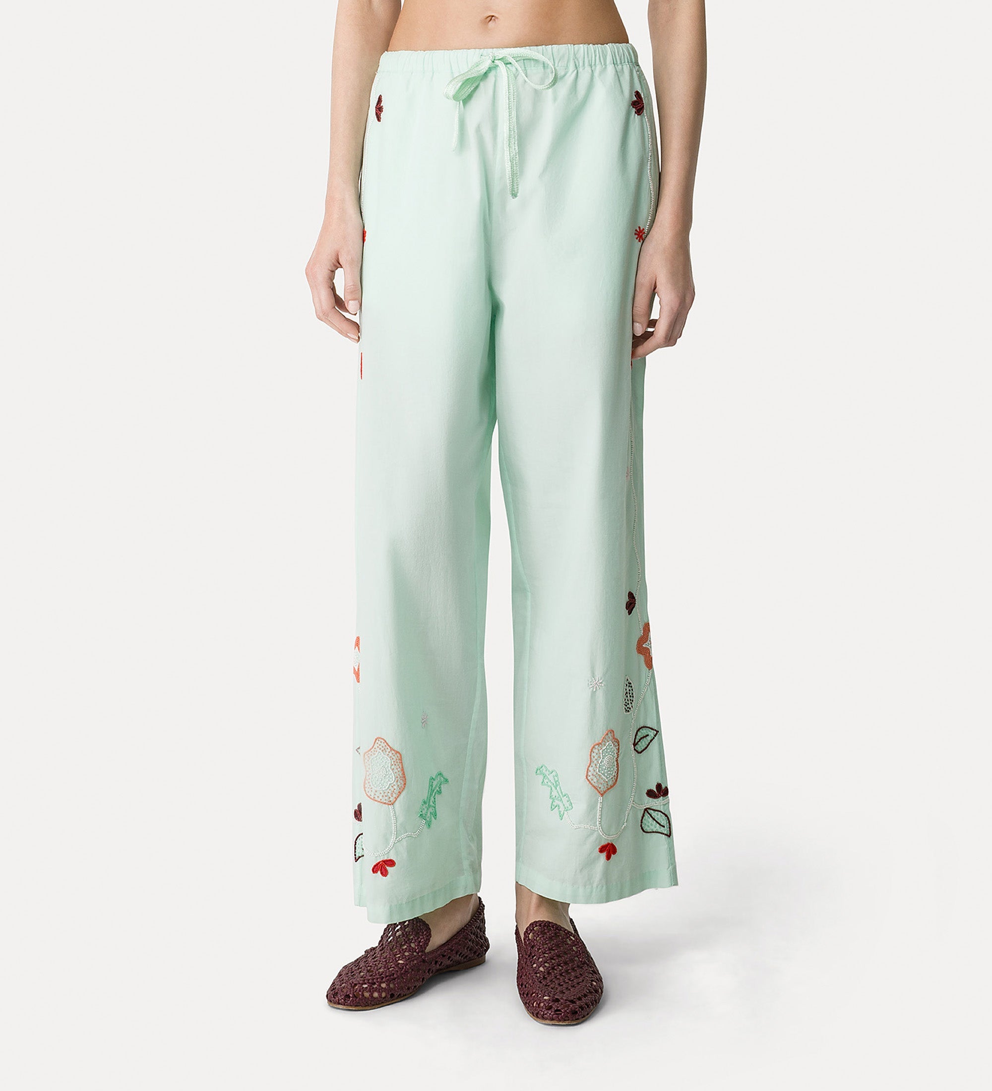 elegant summer trousers with “broderie en rêve” embroidery plume