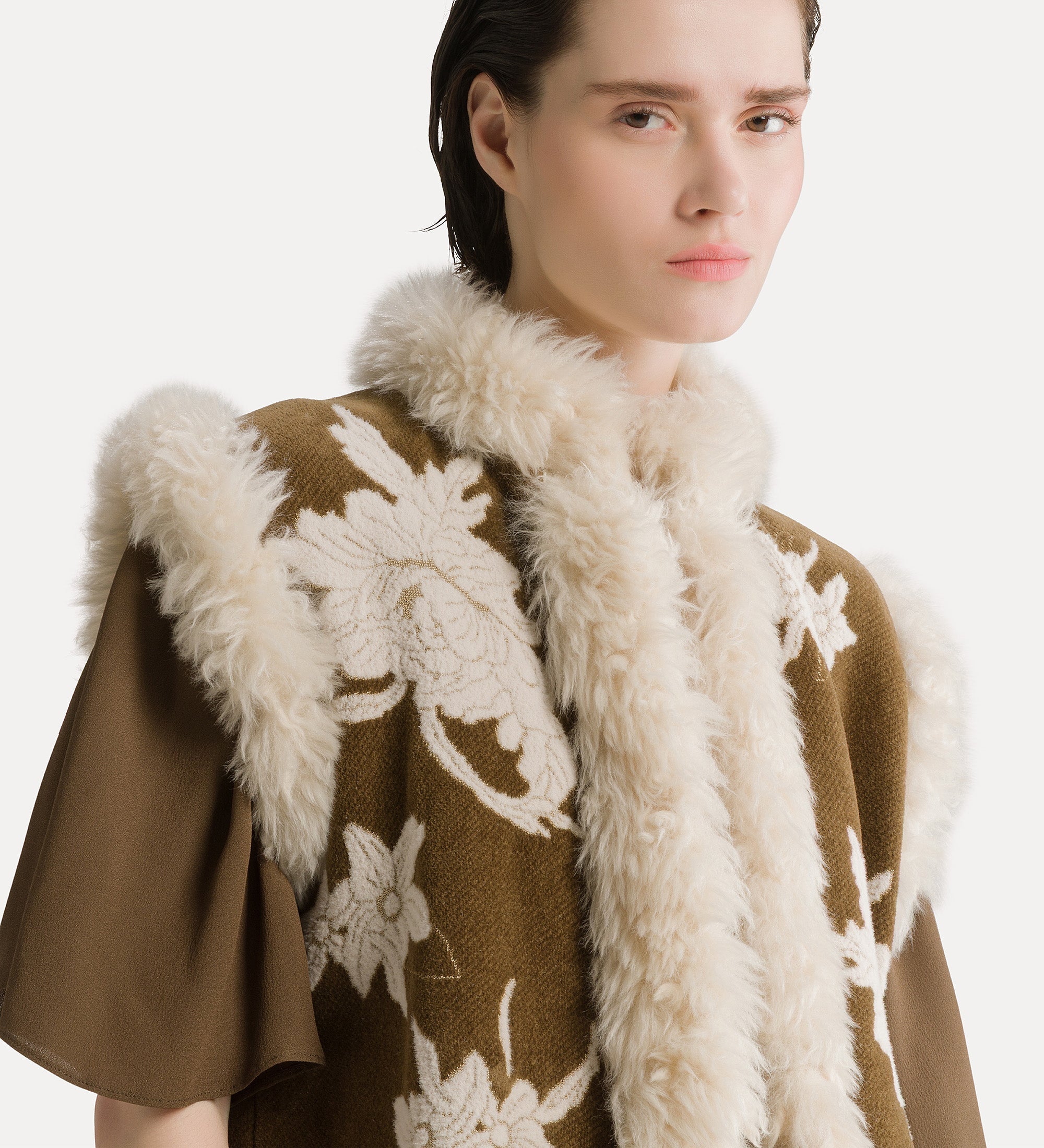 gilet bordi eco fur jaquard ciniglia "the lotus" cumino
