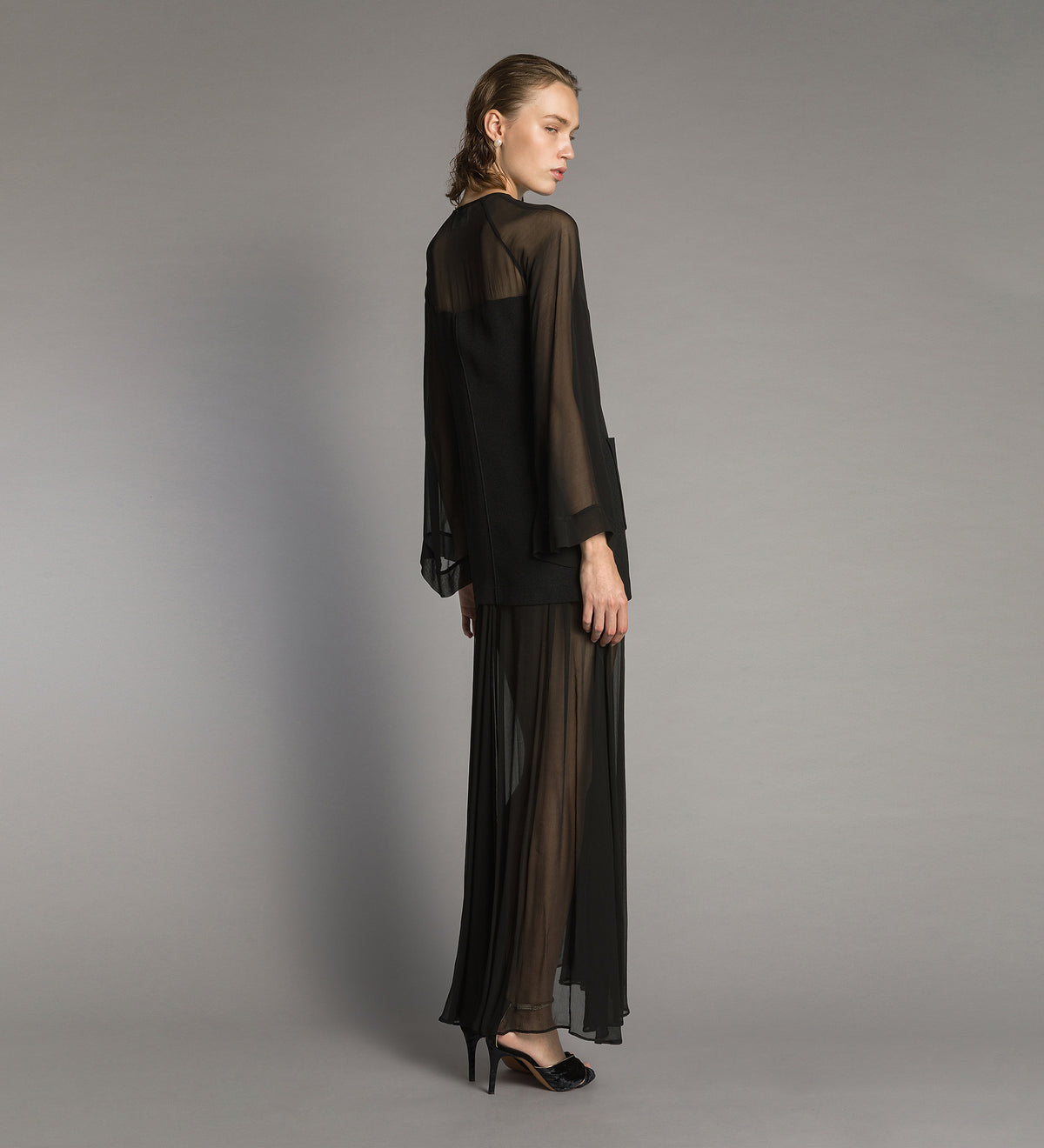 abito lungo in georgette e crêpe con fiocco e nappine black