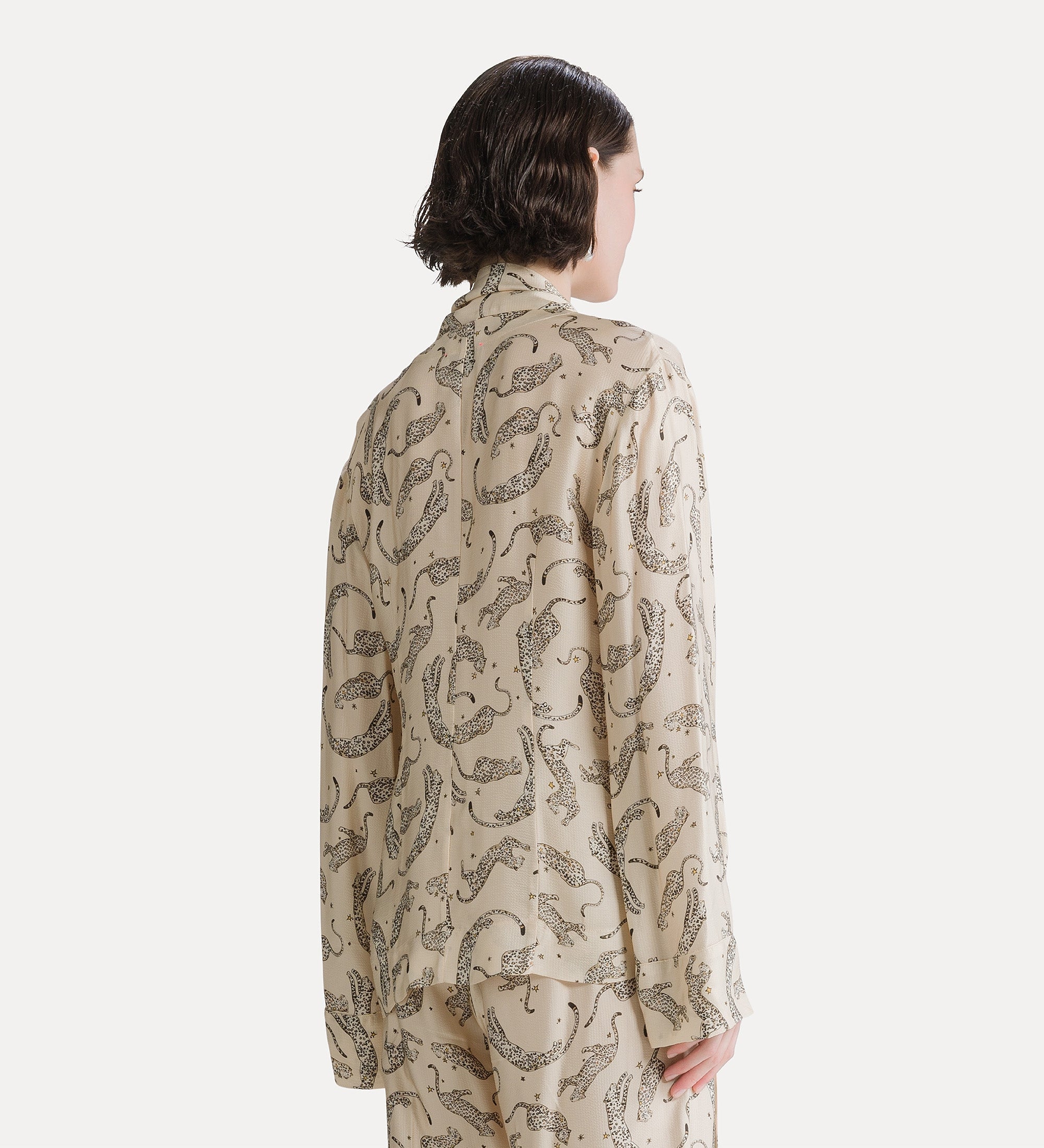 “royal leopard” satin shirt with neckerchief ivory