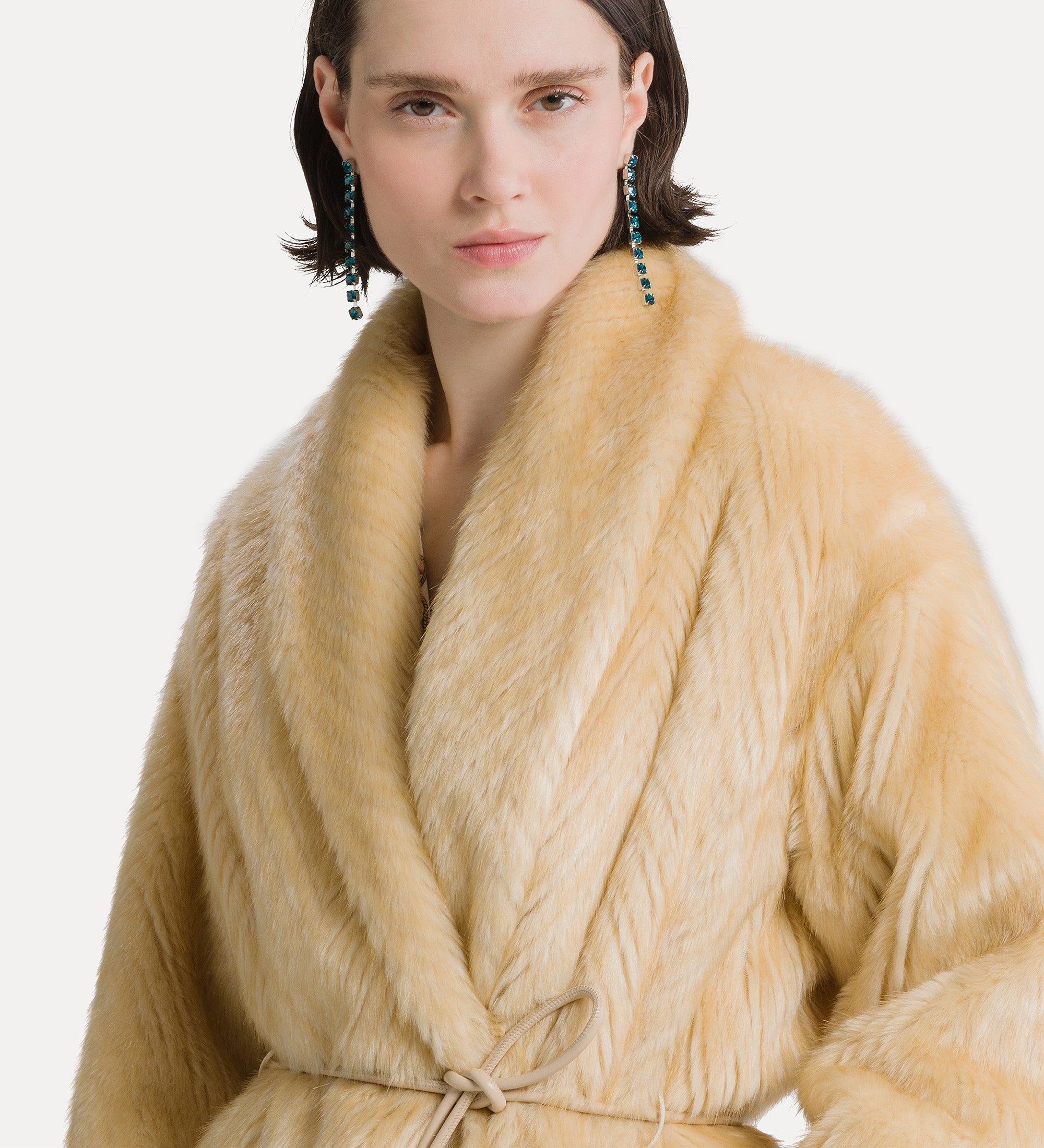 cappotto medio in faux fur con motivo chevron platino