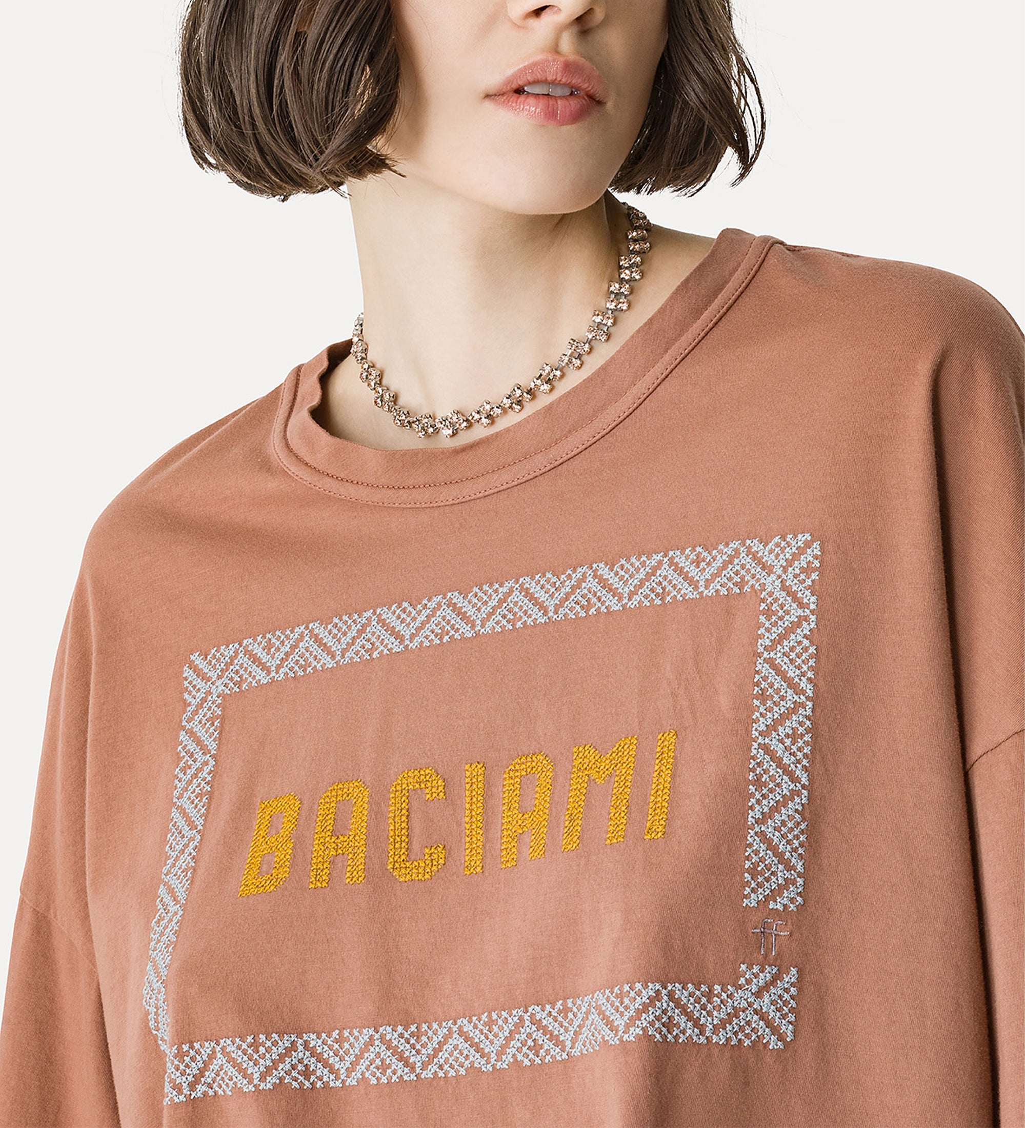 cropped oversized embroidered t-shirt brown