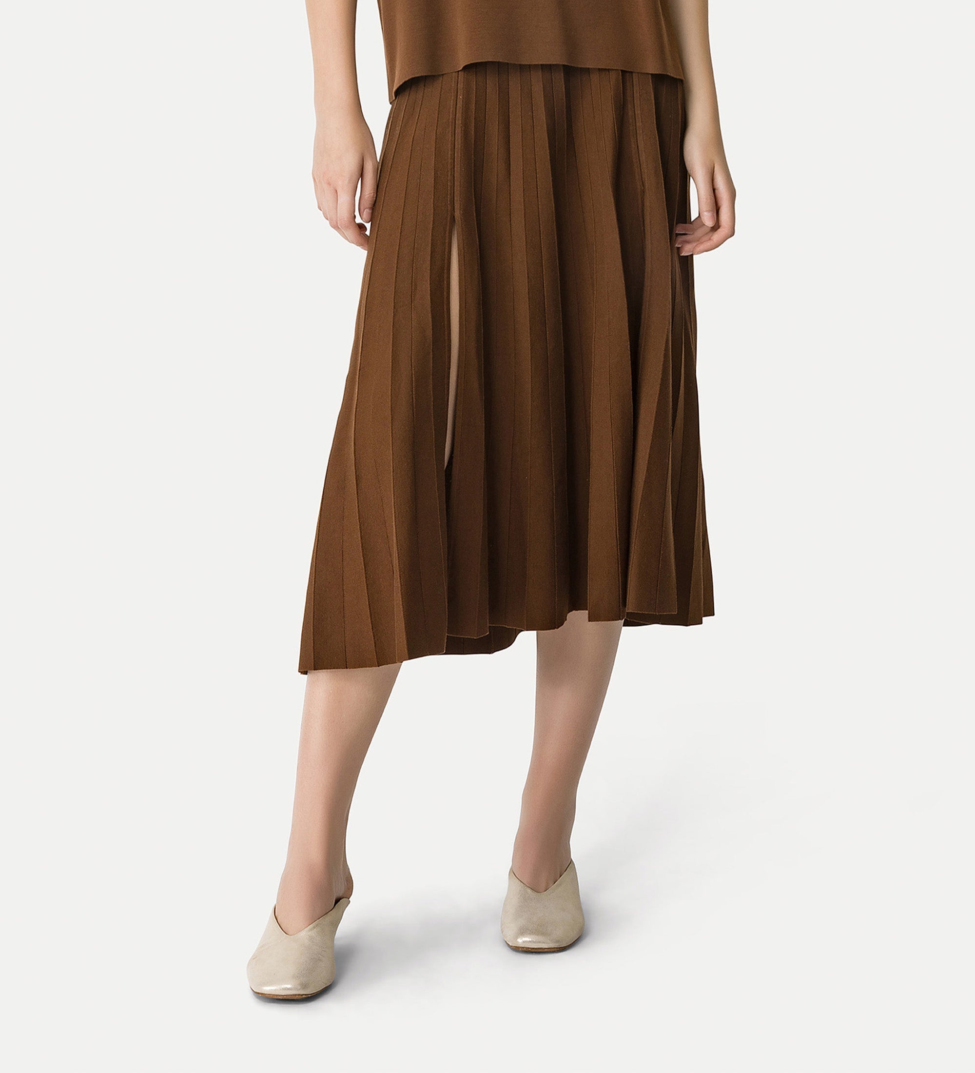 pleated skirt in fabric stitch brown