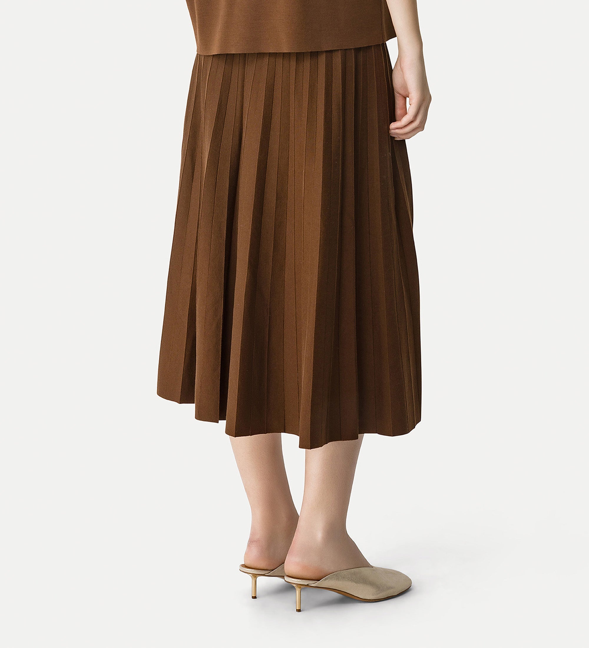 pleated skirt in fabric stitch brown
