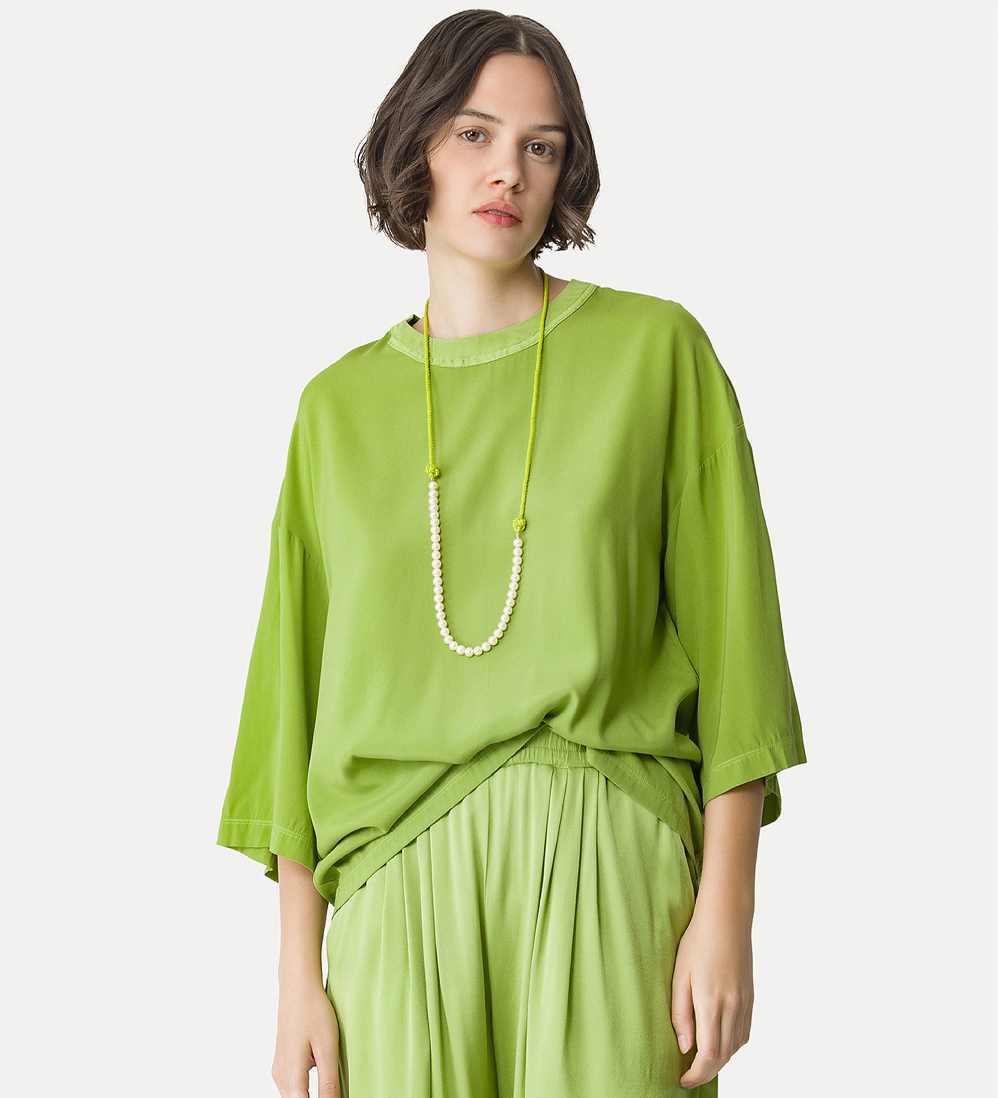 t-shirt over raso seta stretch matte aloe