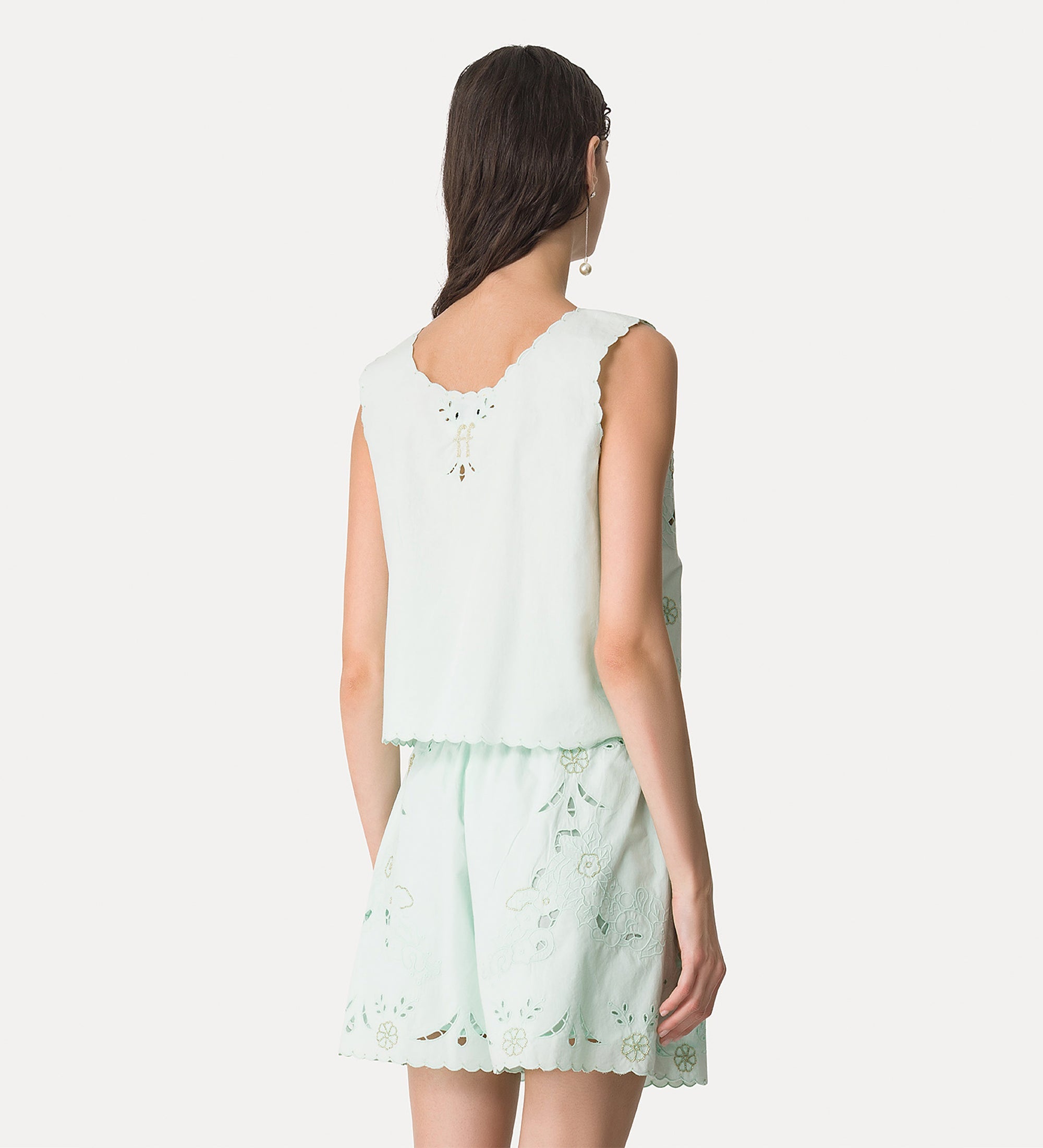 poplin top with “lace and glass” embroidery plume