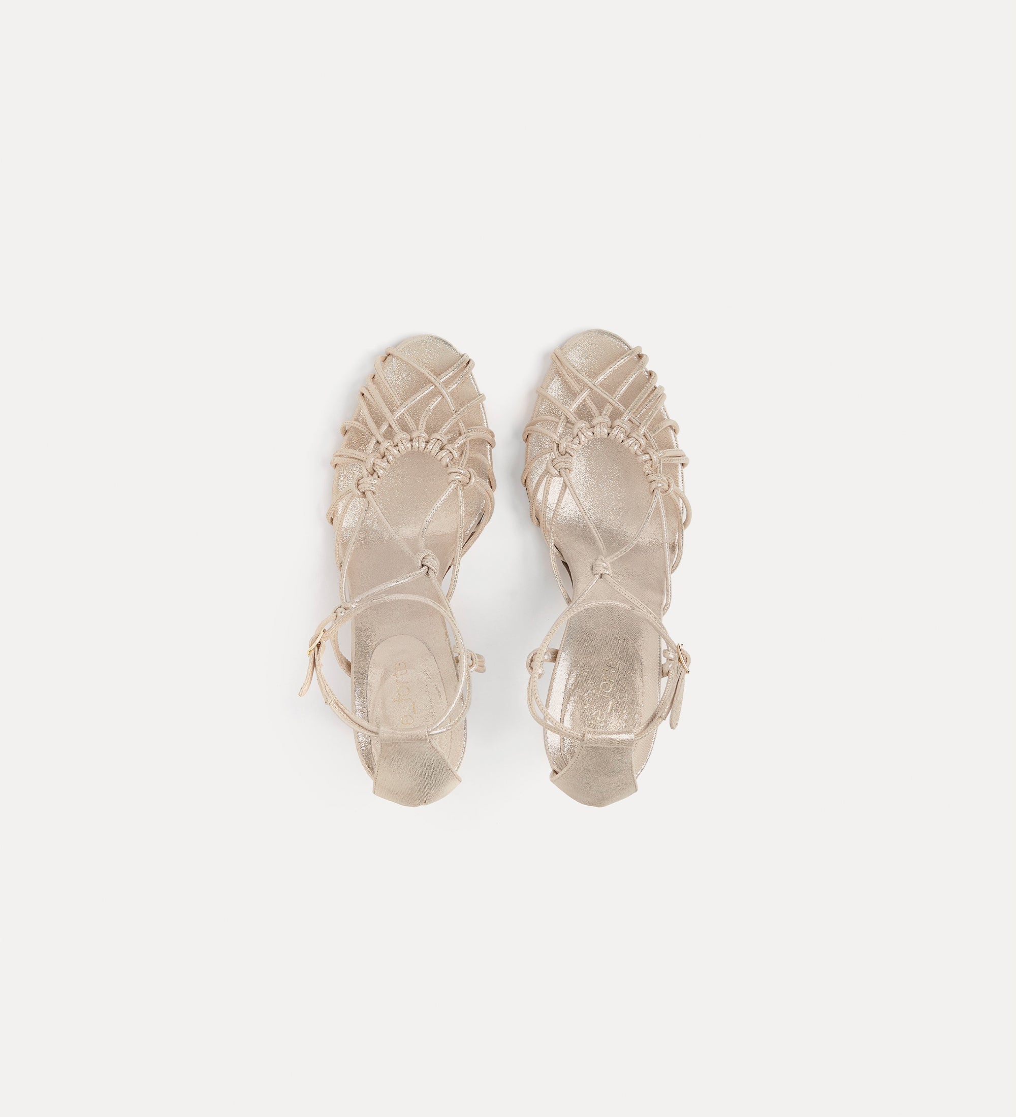 sandals with a slender heel in laminated nappa platino