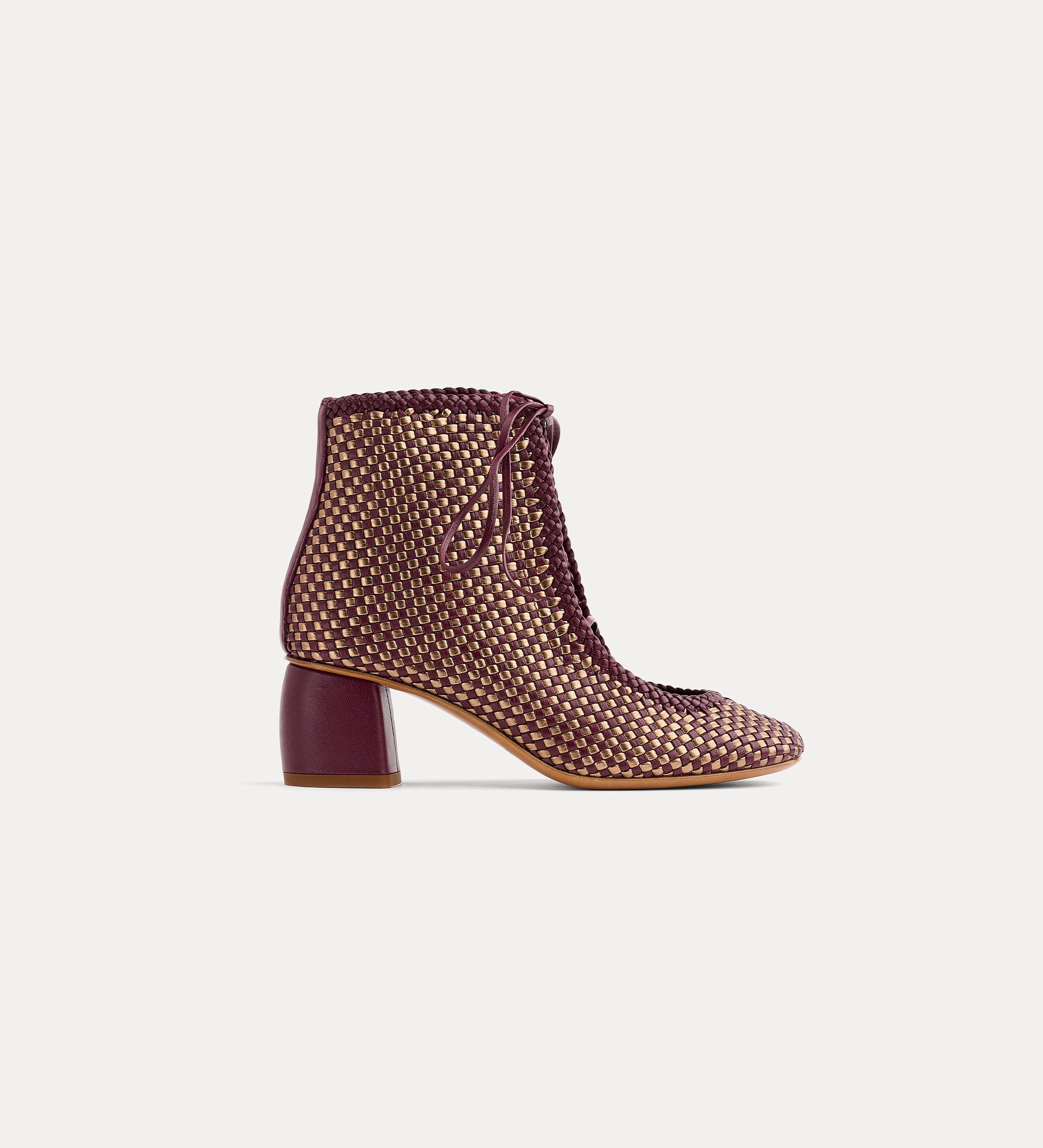 chic hand–woven ankle boots rust