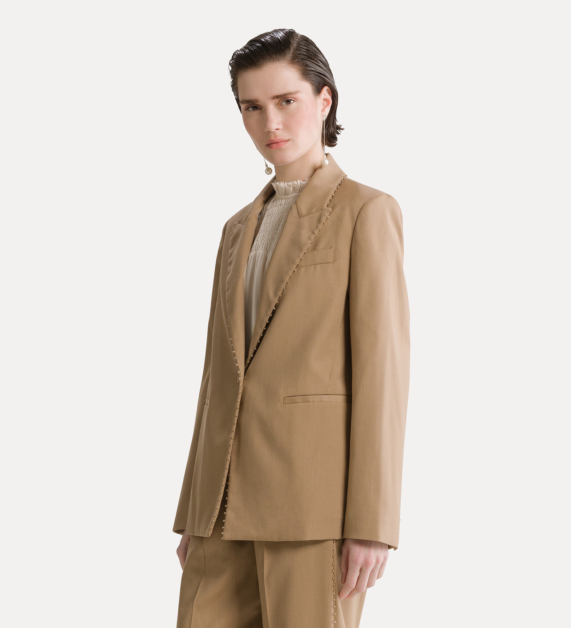 veste brodée en grain de poudre mandorla
