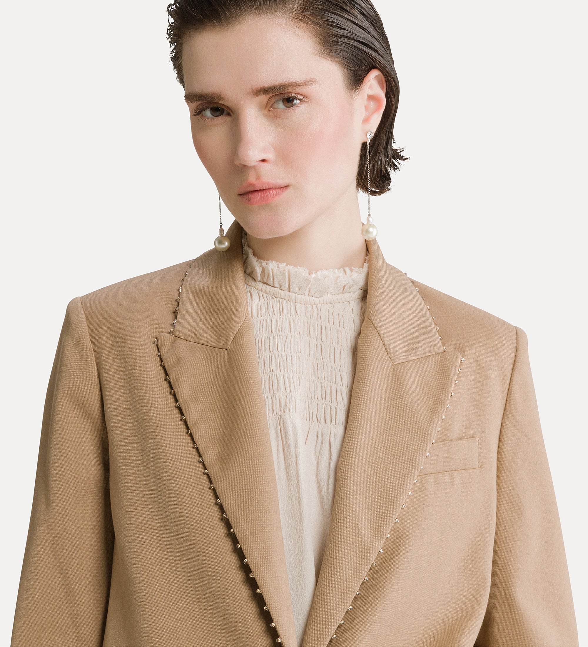 veste brodée en grain de poudre mandorla