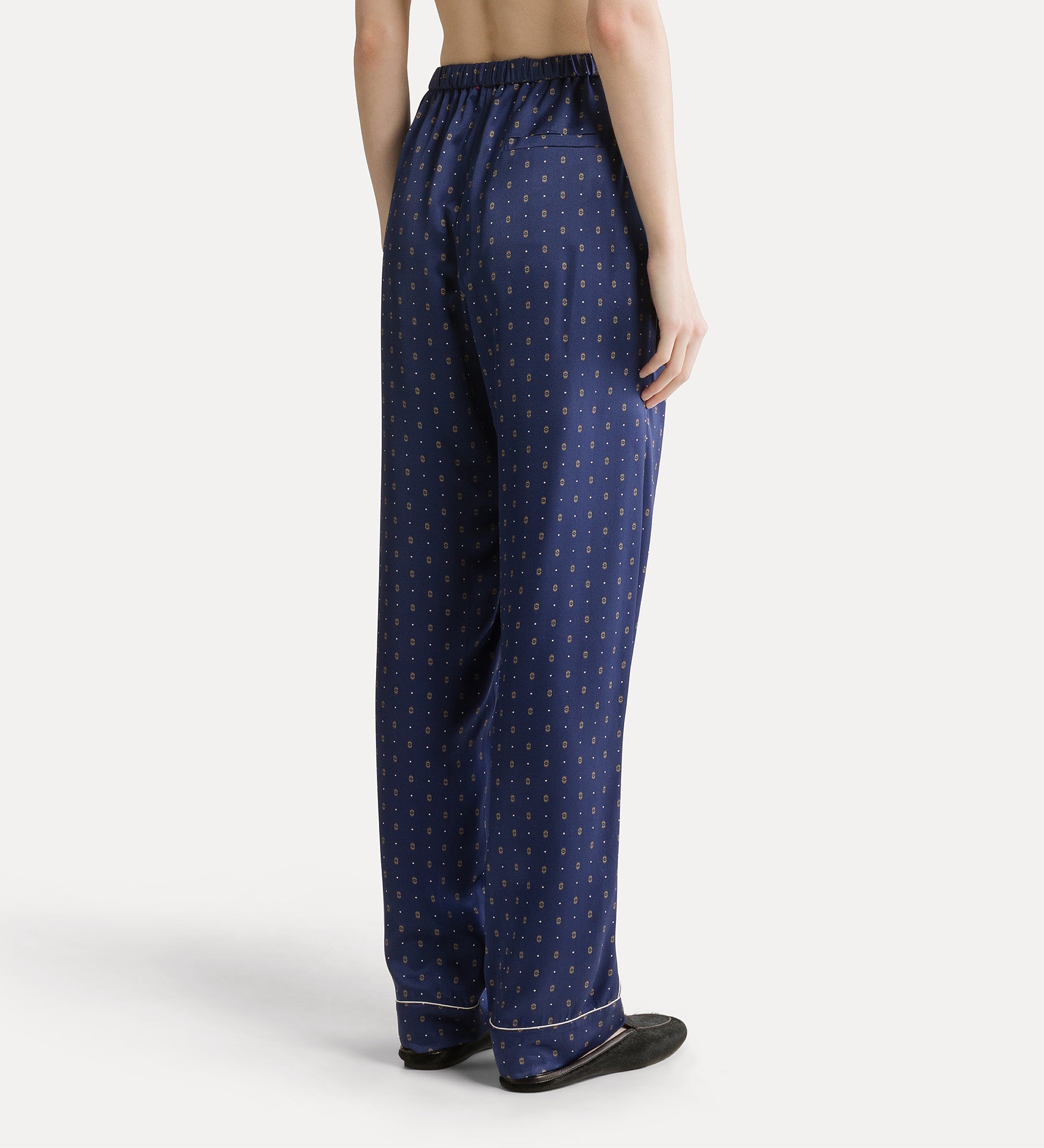 envers satin pyjama trousers with “le club” print notte