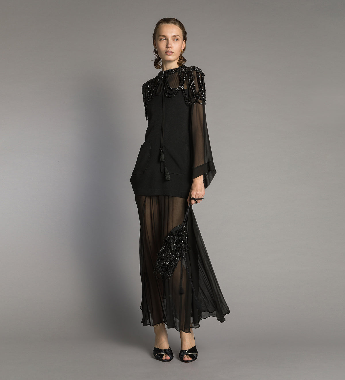 abito lungo in georgette e crêpe con fiocco e nappine black