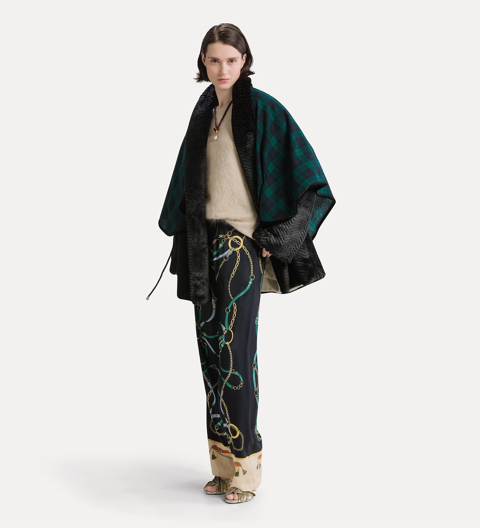 cappotto medio in faux fur con motivo chevron black